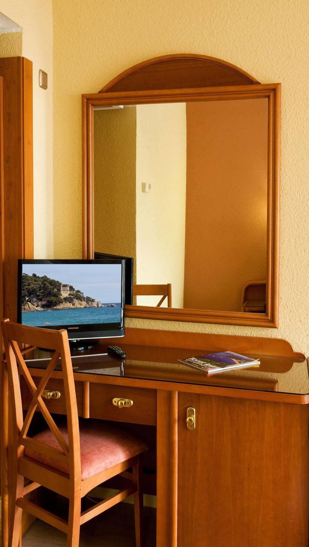 Hotel Helios Lloret Lloret de Mar Esterno foto