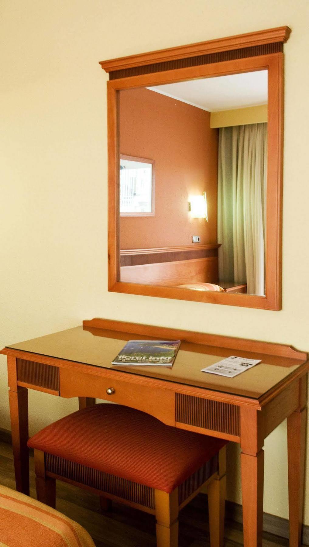 Hotel Helios Lloret Lloret de Mar Esterno foto