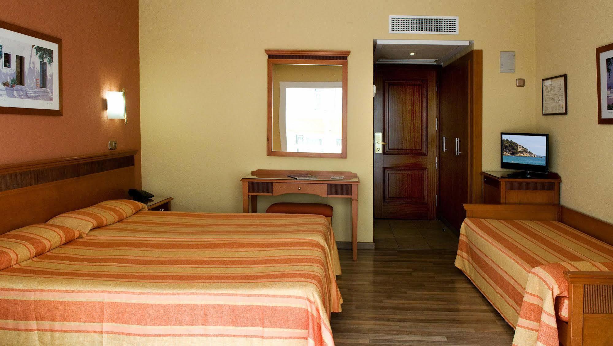 Hotel Helios Lloret Lloret de Mar Esterno foto